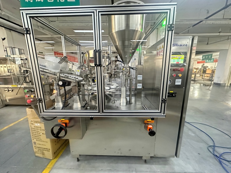 Aluminum tube double-fold tail sealing machine