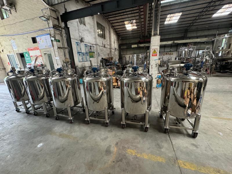 Pneumatic storage tank1